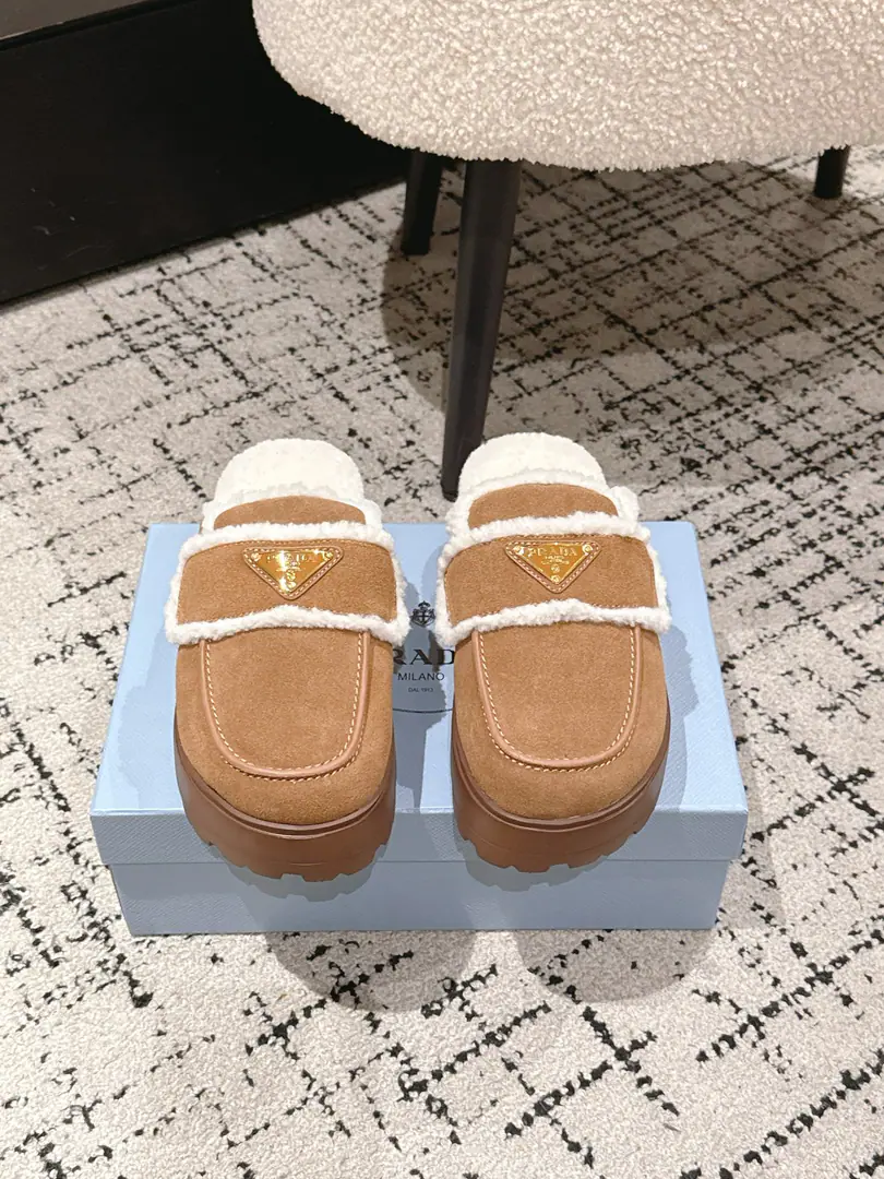 🏧𝐏𝐑𝐀𝐃𝐀The top triangle is Nironwalda, and the snow party is a big, dark, snow-headed metal gear.！ Fancy swirling cow refrigerates. In the blue wool of the Australian sheep./Foot. OriginaltpuRubber Bottom Size35-41 [40.41Custom]