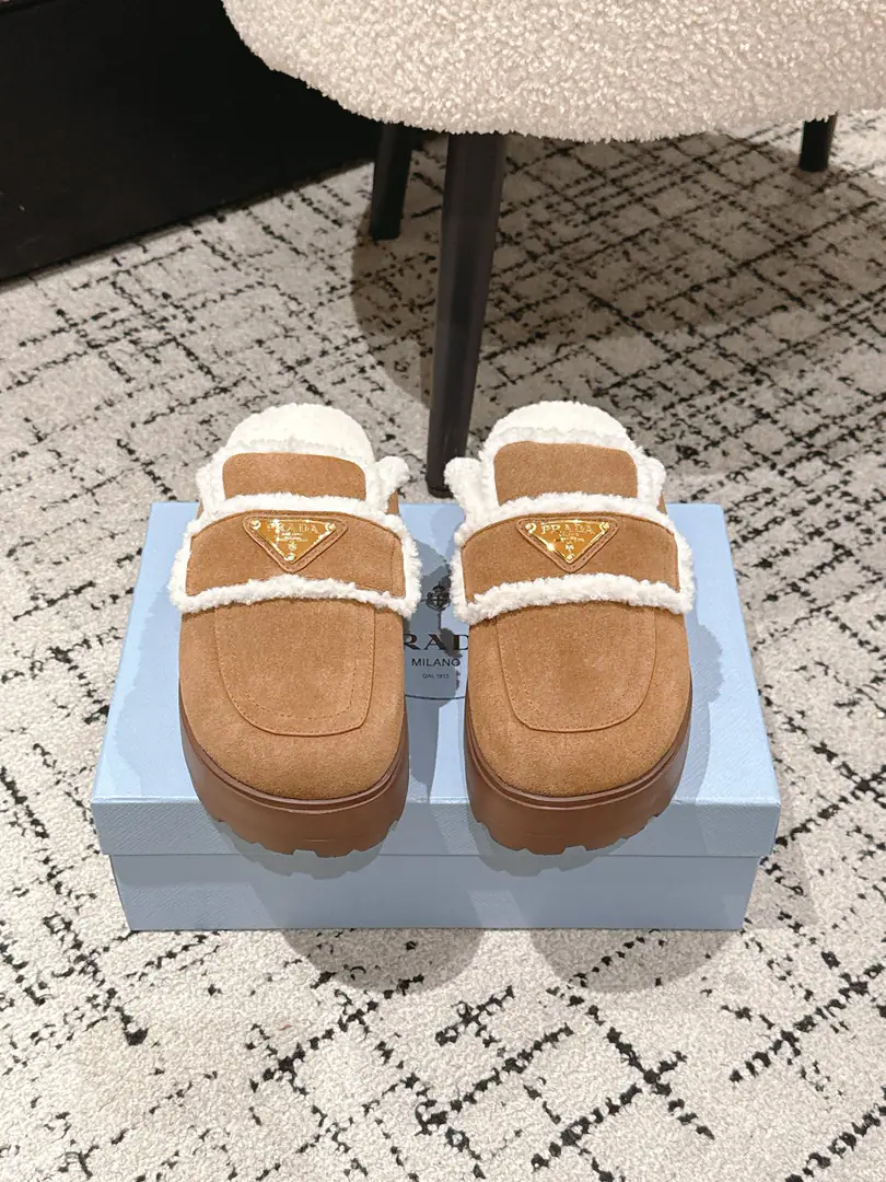 🏧𝐏𝐑𝐀𝐃𝐀The top triangle is Nironwalda, and the snow party is a big, dark, snow-headed metal gear.！ Fancy swirling cow refrigerates. In the blue wool of the Australian sheep./Foot. OriginaltpuRubber Bottom Size35-41 [40.41Custom]