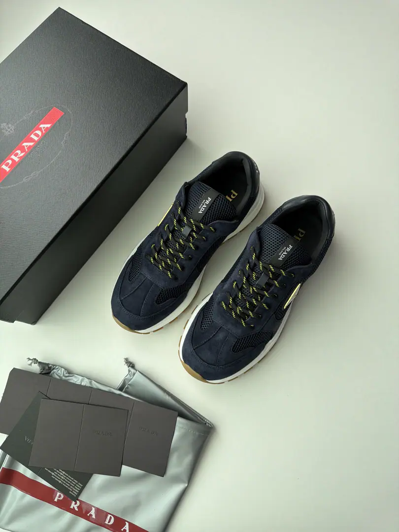 PHome sneakers are full of sports., Practical and modern., A pair of comfortable soles.. Reconstruct classic stylesPrax, I'm not sure.PradaLabel belt, badge shoelaces., Shoes are painted, eyes are pierced., Shoes with coatings, trigonometric metal logo, - I've got a shoe tongue.Prada, MilanoThe light-masked soles are dented..30Millimeter Shoe Bottom Codes: 39-45 Colours: Randal., White Bill, Blackmark, Curry Bill, Rannet, White Net, Rannet, Green Net, Ashnet