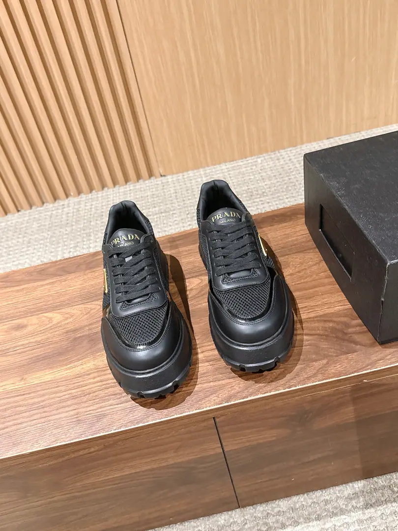 PRADA Prada's new air-net man's leisure shoes. Classic triangulation marking Use real skin synthesizing airnet materials More suitable for summer., Real leather and real leather shoes.！We're getting thicker.5cm Size: 39-44（45/46Custom without re-offer）