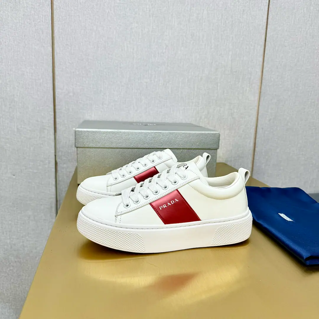 Plant price Prad*Prada. 2024Spring and summer, high-end sports shoes., These sneakers are so fashionable., Simple modern, I want to combine sports style and fine detail., The upper foot is so light., "...and made of leather material.", A rubber shoe., Shoe-tucking the alphabet., The logo, the triangulation metal logo is so elegantly developed.. Shoe.: Original green cow skin, High-wild-lighted cow emplea. Uchi.: In the sheep's skin. Otsumi!: OriginalTPU+pu♪ So we're all together ♪ Size: 35-41I'll make sure I don't change it.)