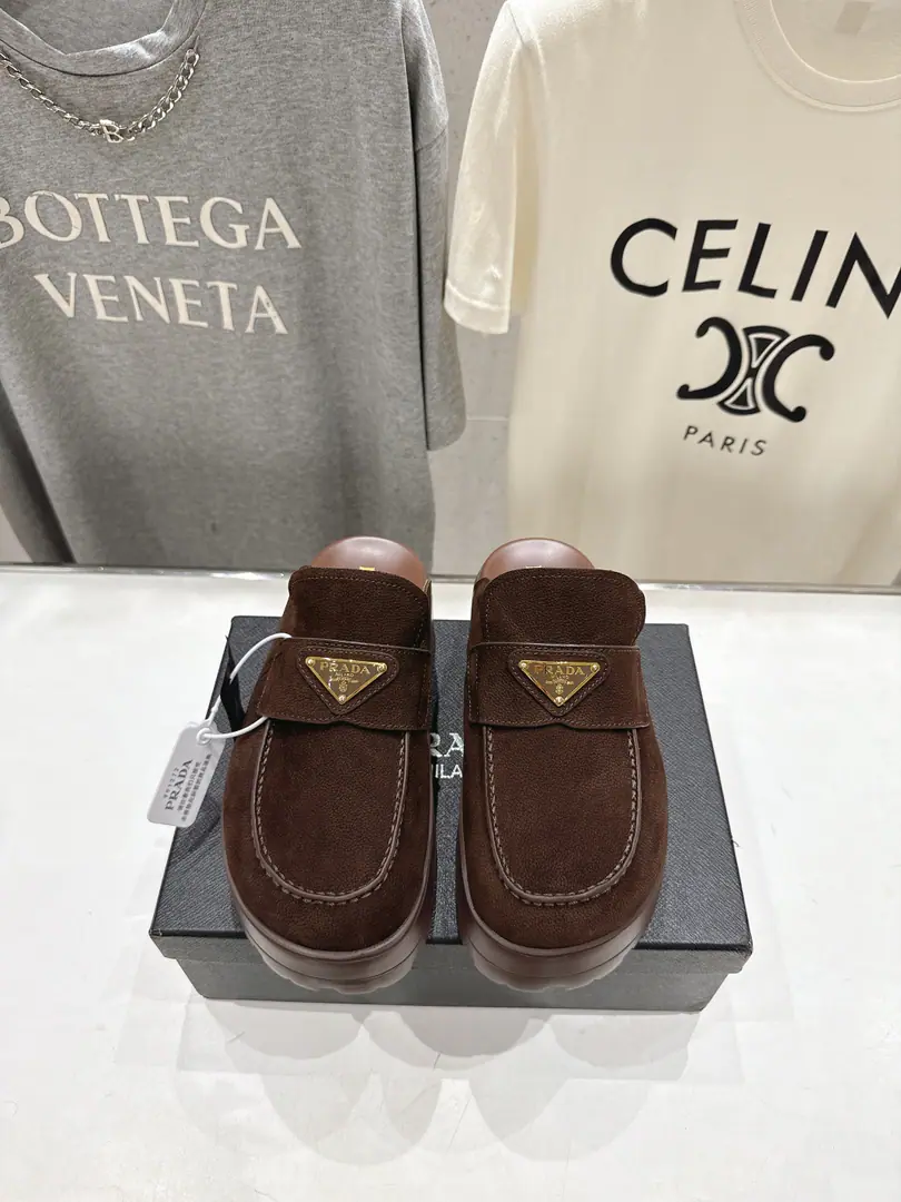 🏧𝐏𝐑𝐀𝐃𝐀- The thick bottom. - The sandals. Romans with thick belts and a show.👍Top Quality Comfort and fashion., Nice feet.！ Import water to dye the oxen./High-swiss-lighted cow revelry. In the sheep's skin./A foot-skin. The original hair bubble is too light to slide down. Height5.5cm Size35-41 [40.41Make a reservation.]