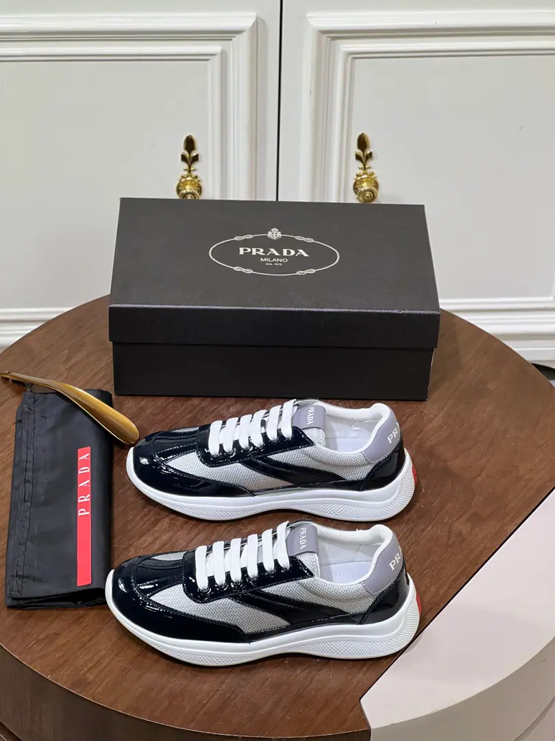 PradaPratt. d🆕New leather shoes.✔️ EmbeddedBikeTexture, It's inspired by classic aesthetics.. The tongue and the soles of the shoe are so well-known.Prada Linea RossaMarking, Further upgrade~ Size: 39-44（38.45.46.47Custom）¥
