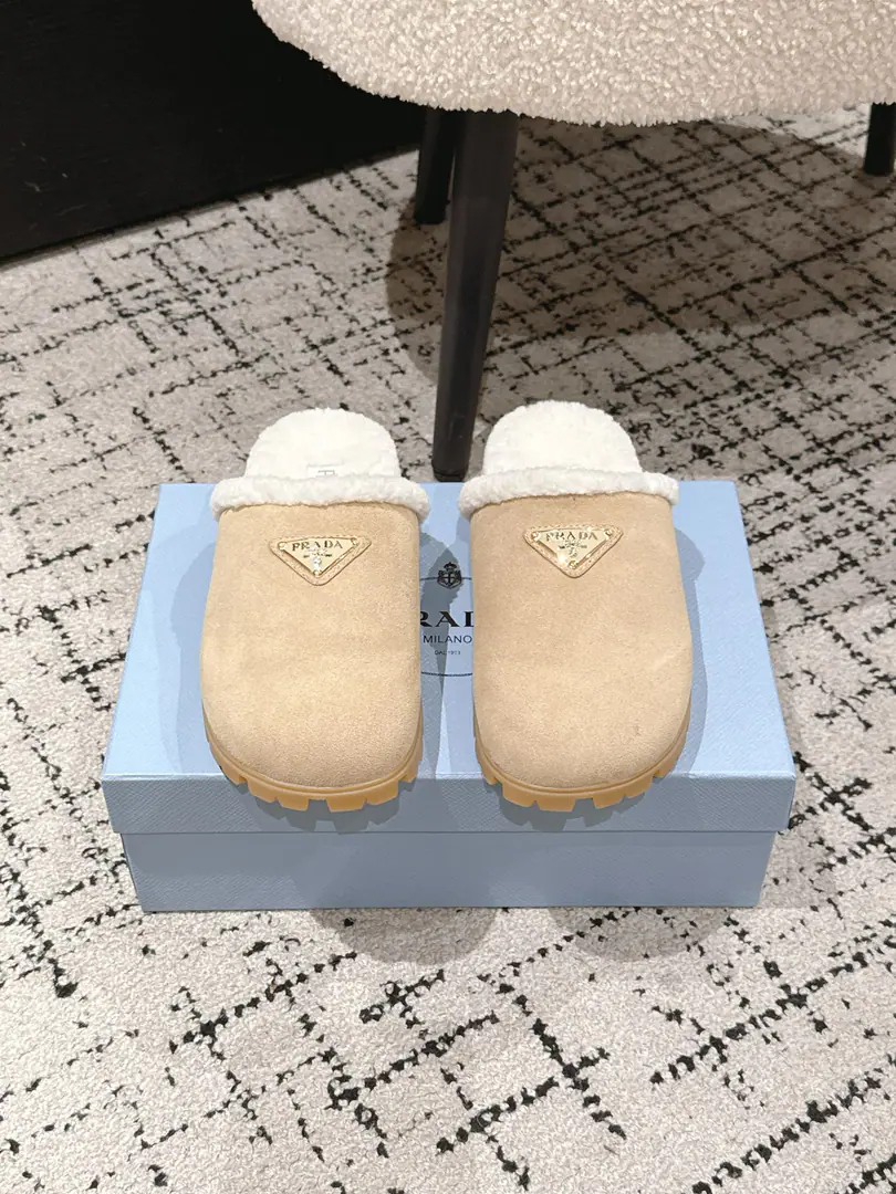 🏧𝐏𝐑𝐀𝐃𝐀The top triangle is Nironwalda, and the snow party is a big, dark, snow-headed metal gear.！ Fancy swirling cow refrigerates. In the blue wool of the Australian sheep./Foot. OriginaltpuRubber Bottom Size35-41 [40.41Custom]