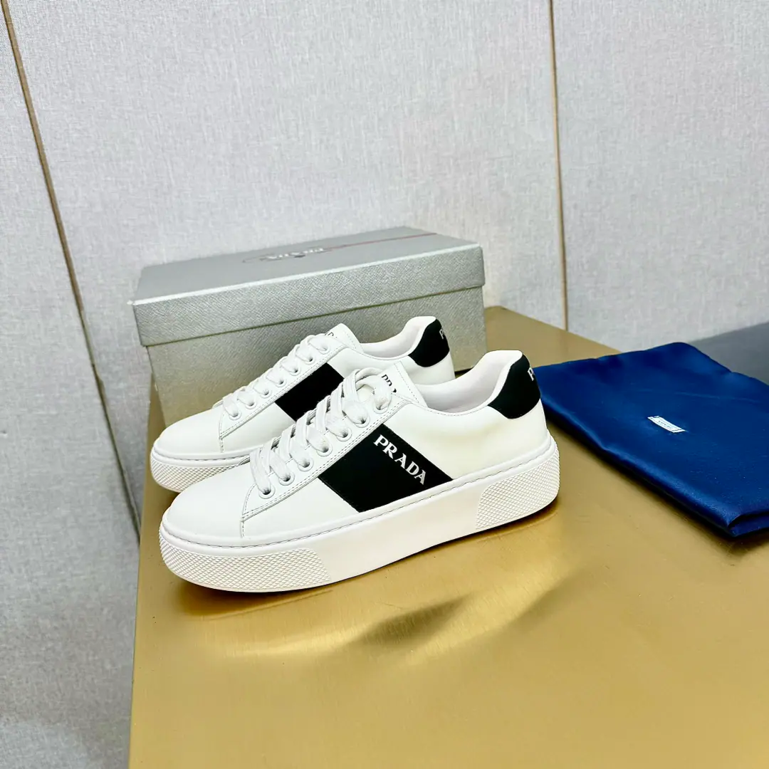 Plant price Prad*Prada. 2024Spring and summer, high-end sports shoes., These sneakers are so fashionable., Simple modern, I want to combine sports style and fine detail., The upper foot is so light., "...and made of leather material.", A rubber shoe., Shoe-tucking the alphabet., The logo, the triangulation metal logo is so elegantly developed.. Shoe.: Original green cow skin, High-wild-lighted cow emplea. Uchi.: In the sheep's skin. Otsumi!: OriginalTPU+pu♪ So we're all together ♪ Size: 35-41I'll make sure I don't change it.)