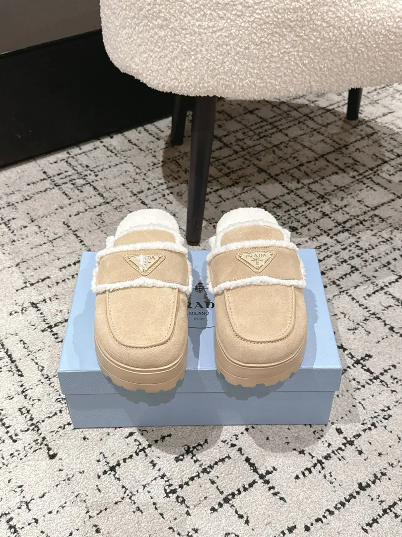 🏧𝐏𝐑𝐀𝐃𝐀The top triangle is Nironwalda, and the snow party is a big, dark, snow-headed metal gear.！ Fancy swirling cow refrigerates. In the blue wool of the Australian sheep./Foot. OriginaltpuRubber Bottom Size35-41 [40.41Custom]