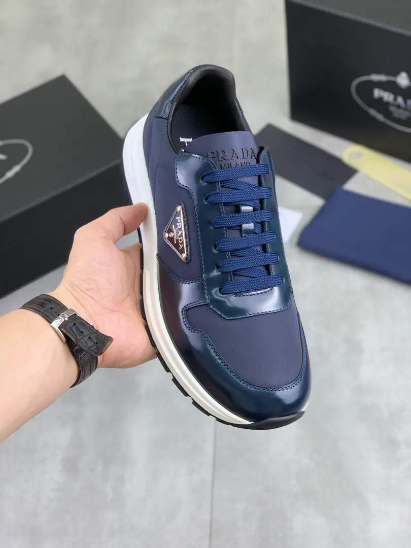 Plant prices Real value Top Version The official network is on the market., 🆘 Tide（Prada.Prada）The main pusher is the money., The front-hander's a fashion guy's shoe., Cow-faced.1: 1..Fashion is fine., The original imported cattle mats and feet inside the cow's skin.. The atmosphere is more adept and more strategizing., It'll turn the old mind around., You must be a fashionist.! You'll have to stay.! The high comforts.TPU- The bubble., Work at high quality. Codes: 38-44（45Do it.）6️⃣Colour Optional.