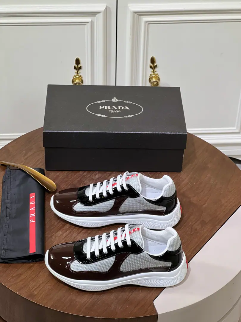 PradaPratt. d🆕New leather shoes.✔️ EmbeddedBikeTexture, It's inspired by classic aesthetics.. The tongue and the soles of the shoe are so well-known.Prada Linea RossaMarking, Further upgrade~ Size: 39-44（38.45.46.47Custom）¥