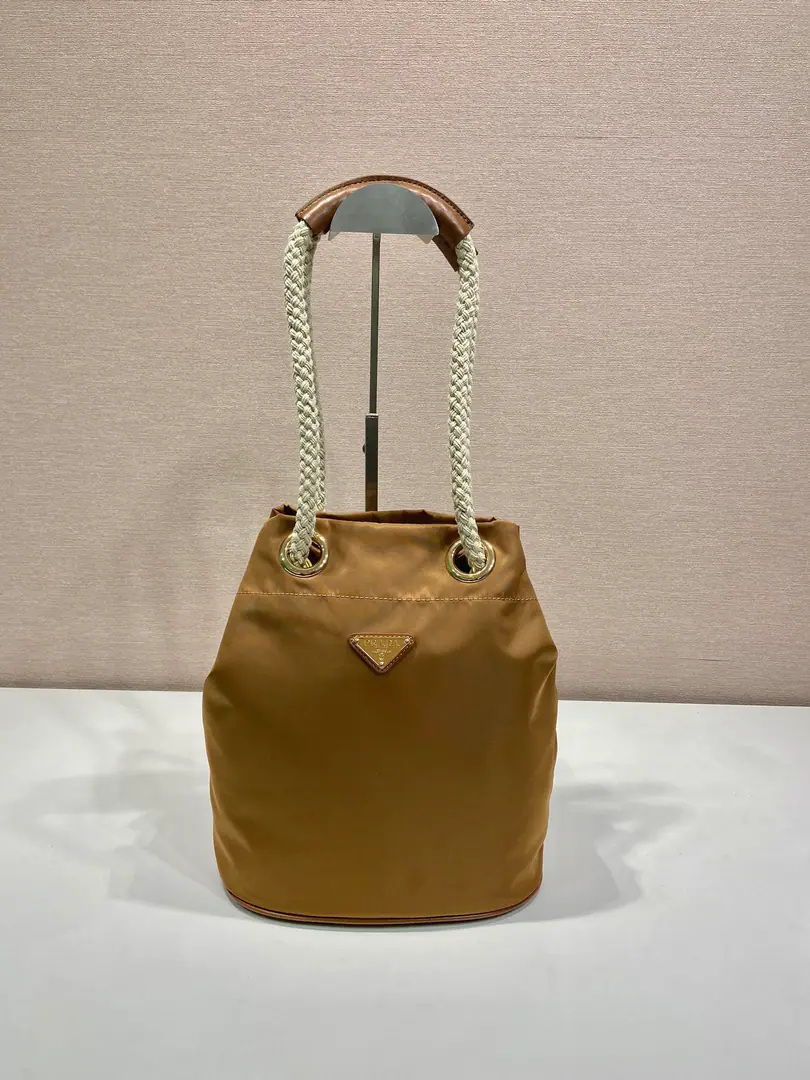 🎉New bucket bag.🎉1BE Showtime.🎉🎉 This one.Re-Nylon The handbags are designed with nylon paste and calf skin.. A unique combination adds a charming line.. The smooth ropes are a great stagger of this bag., Hand or shoulder./Slash, Top hardware.. Large Space, Very leisure fashion., Another time-consuming time-out., Baby., Let's get started.🎉🎉 Long23.5xHigh28xBottom16.5cm🎉🎉 🎉🎉🎉