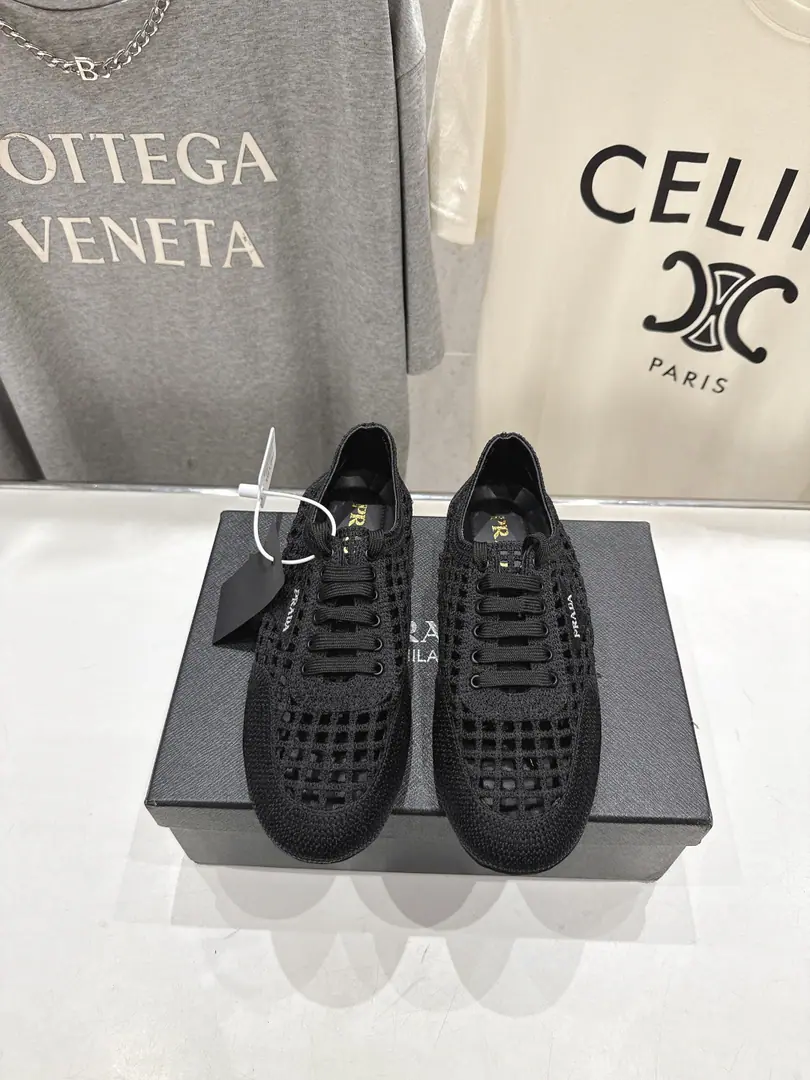 🏧𝐏𝐑𝐀𝐃𝐀 2026New knitting, free German shoes., New hooker and motion thinning shoes combine the popular bottom with the hook element. It's a simple match.PradaLetterlogo It's cozy. Summer's loose with it.👍The nylon hooking process with light air on the shoe., Let your feet go.👣♪ Breathe in your own breath ♪～ Rubber soles, smooth-proof grinding, 5mmIt's not too much for high comfort.🦶！ Skin ramp shoes are in the foot-tailed form., You're all right.🥳！ Easy to switch style, It fits every suit of spring and summer.. Codes: 35-41 [40.41Custom without re-offer]