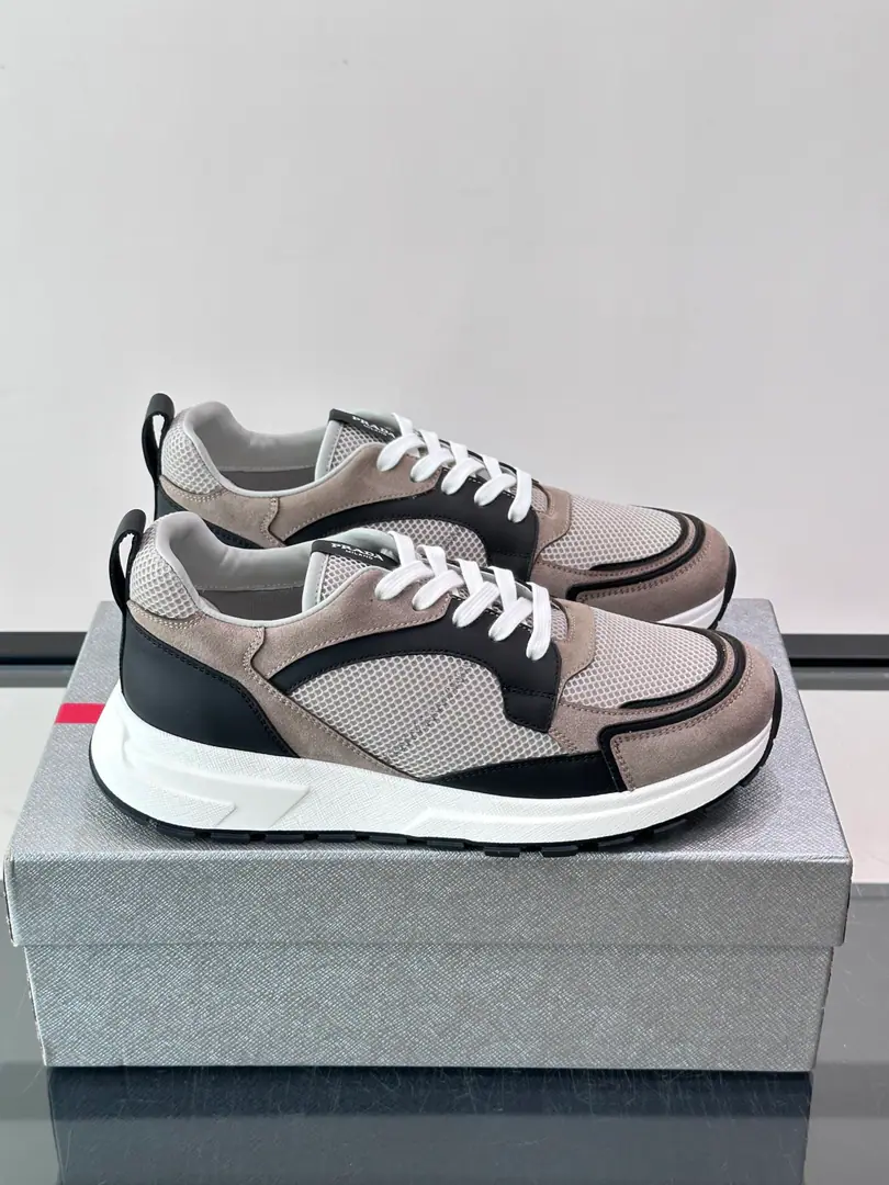 👟PradaNebula sneakers, Use airnet+Leather Collapse, Janey has a sense of understanding.✨, White rubber soles are comfortable and durable., I wear a regular dress or a light exercise.OK！Both the tongue and the side of the shoe.PradaMarking, Full Details, Fashionable and practical, The Tide Man needs a single item.！💙 size: 39-45