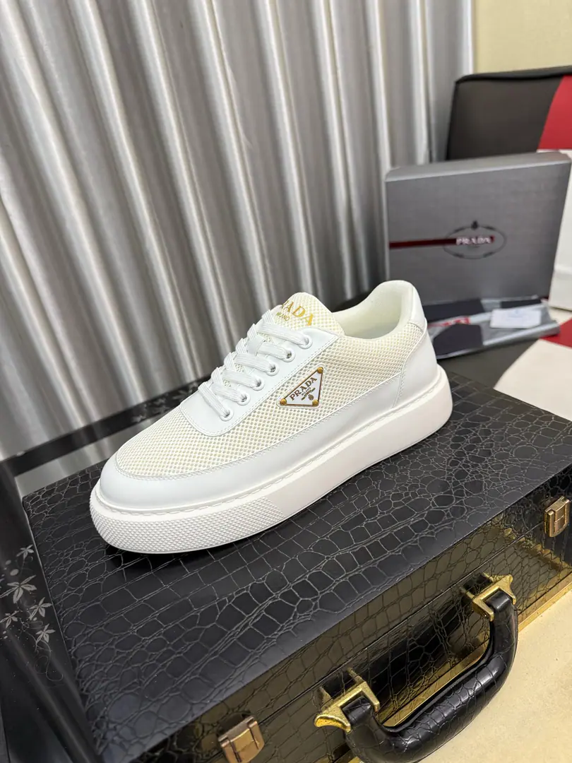 Get out of the factory.⌚⌚High Version A new, high quality.PRADA(Prada.)The cabinet is on the market., New men's shoes., 😘The fabric is for the head.. Uchi. Importing cattle and skins. 👍🏿High-end☄️- Open the slide-proof rubber floor., Fine line, Jane's atmosphere., The upper foot is comfortable., Leisure tourism. Codes:38One.44. （- It's a deal.45No re-election.）