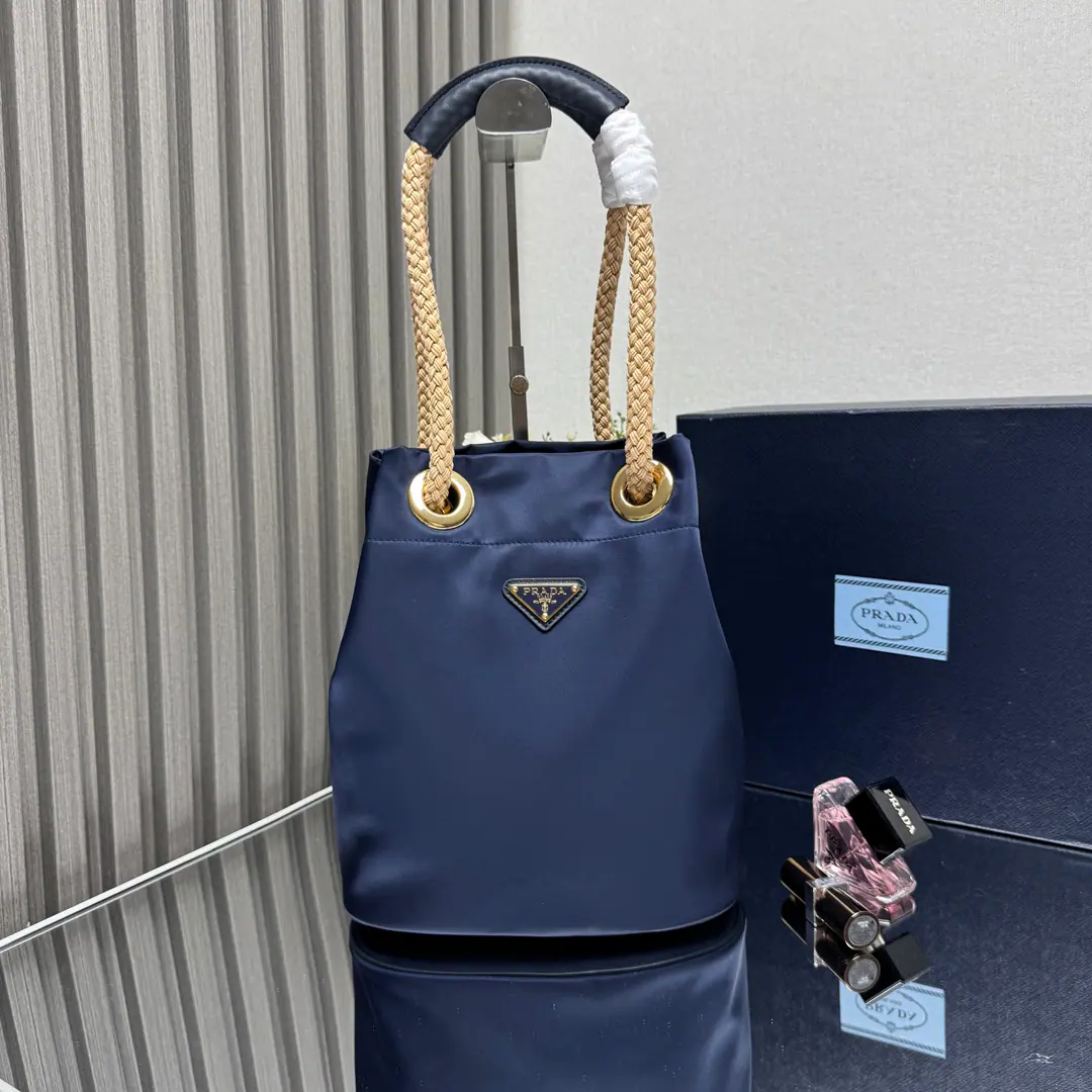 【Top First List】🎉New bucket bag.🎉1BE Showtime.🎉🎉 This regenerative nylon bag is inspired by the classic elements of oceanic style., Use a different mix., Show me the lively style.. Slided ropes hand handles with paint, trigonometric metal logo, It's a very simple thing to do., And a handy charm.. Large Space, Very leisure fashion., Another time-consuming time-out., Baby., Let's get started.🎉🎉Dimensions: Long23.5xHigh28xBottom16.5cm🎉🎉
