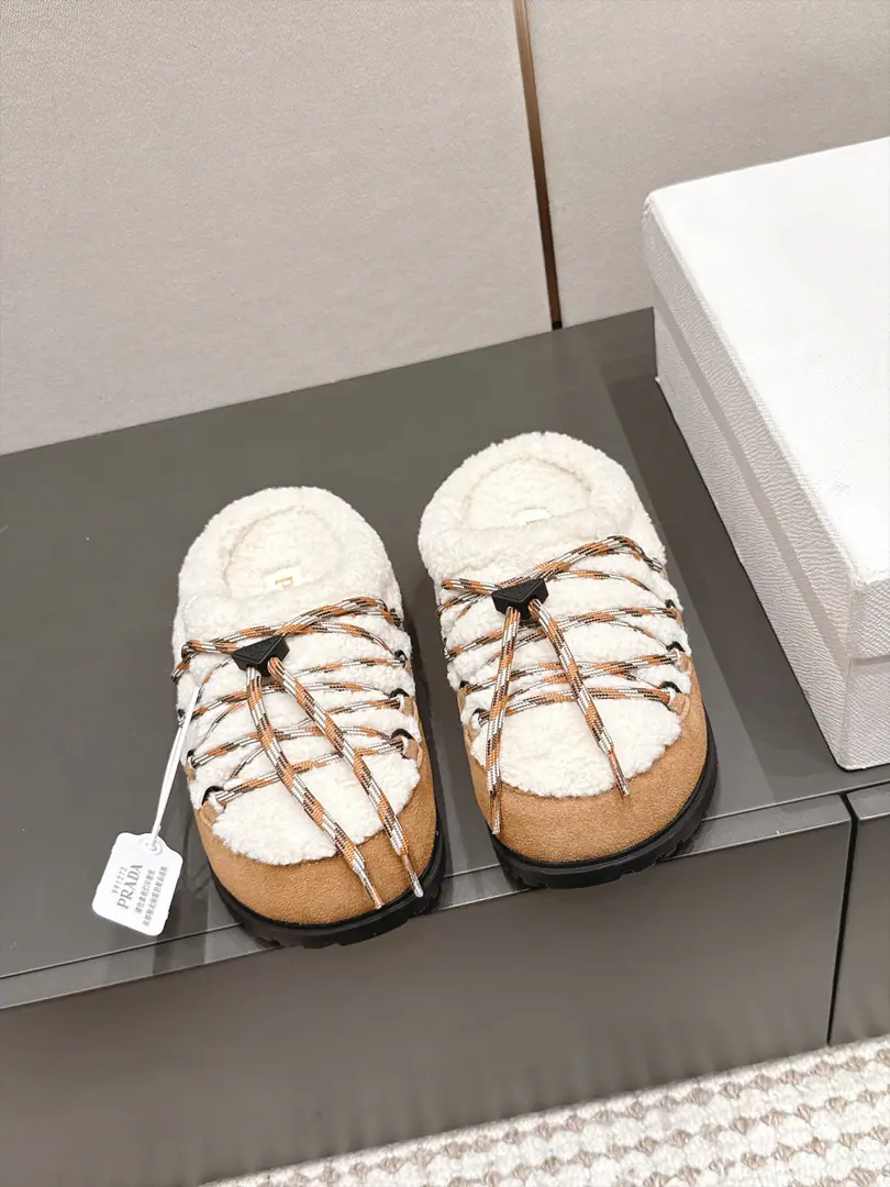 Requisition level Prad*26/New lamb-fry snow boots. Half-drawn with a velvet belt. ♪ Bringing a sense of slobber and old winter ♪, Round-headed shoes with various types of feet, Wearing and strapping. Cross-loading., The good things are always the same as the design., The warmer signs are very low-key., I'm a outdoor worker and I'm a little bit of a little bit of a home-cooked.. The garbs are a unique design that is half-further., We're going to have to balance winter warmness with the tide., You're lazy and stylish., ♪ Take the feeling of the mood of the autumn winter ♪, It's a 100-packed warm shoe suit from winter.. Shoe.: Importing high-swilight cattle back-feathers Uchi.: The lamb's furs. Otsumi!: Original version to open size: 35-41Code（40, 41Code custom is not to be changed）