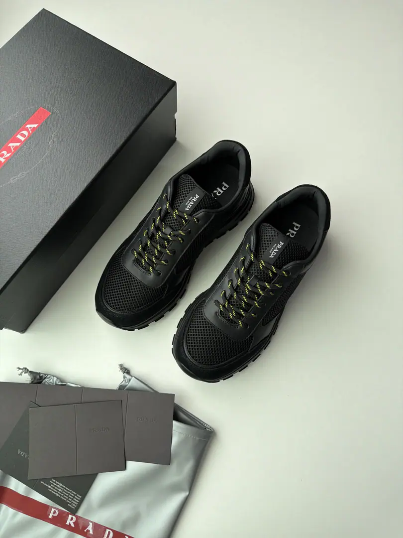 PHome sneakers are full of sports., Practical and modern., A pair of comfortable soles.. Reconstruct classic stylesPrax, I'm not sure.PradaLabel belt, badge shoelaces., Shoes are painted, eyes are pierced., Shoes with coatings, trigonometric metal logo, - I've got a shoe tongue.Prada, MilanoThe light-masked soles are dented..30Millimeter Shoe Bottom Codes: 39-45 Colours: Randal., White Bill, Blackmark, Curry Bill, Rannet, White Net, Rannet, Green Net, Ashnet