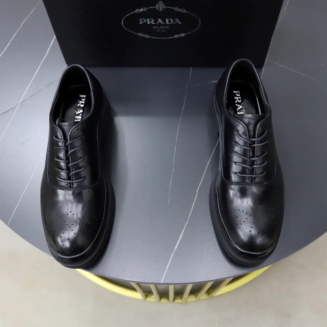 Get out of the factory. 🙅‍♂️🙅‍♂️🙅‍♂️In the cow's skin. Brand: Prada.PRADA Standard Code: 38-44（45Make a reservation.） Level: Same as the other two. Materials: The original high-end cow cover. In the cow's skin. Slipperproof, soft and heavy. Type: Men's fashion boots. The noble luxury of the great elements. Top luxury. Colours: Physical Image Colour