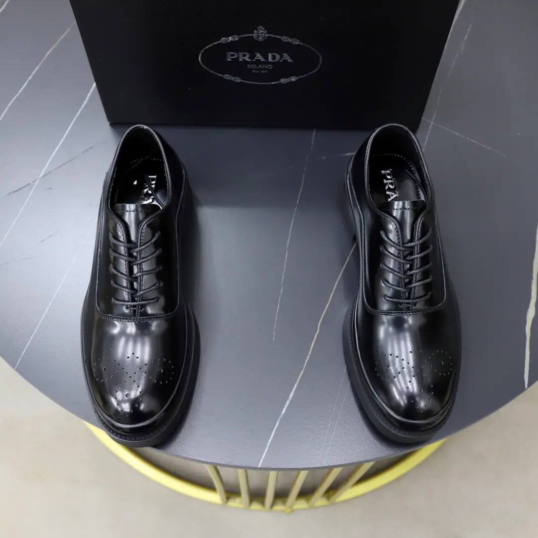 Get out of the factory. 🙅‍♂️🙅‍♂️🙅‍♂️In the cow's skin. Brand: Prada.PRADA Standard Code: 38-44（45Make a reservation.） Level: Same as the other two. Materials: The original high-end cow cover. In the cow's skin. Slipperproof, soft and heavy. Type: Men's fashion boots. The noble luxury of the great elements. Top luxury. Colours: Physical Image Colour