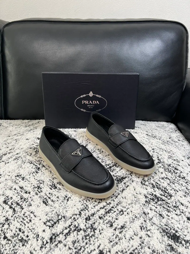 PRADA High Quality Top-level craft Prada. Synchronize cabinets Original plant configuration, Italian imports of original cow-coloured flour, I'll be comfortable importing watered cattle., Shoes under the sole.: The original factory is super comfortable with the original base., The original factory and the single. Codes 39-44（Make a reservation. 45 ）