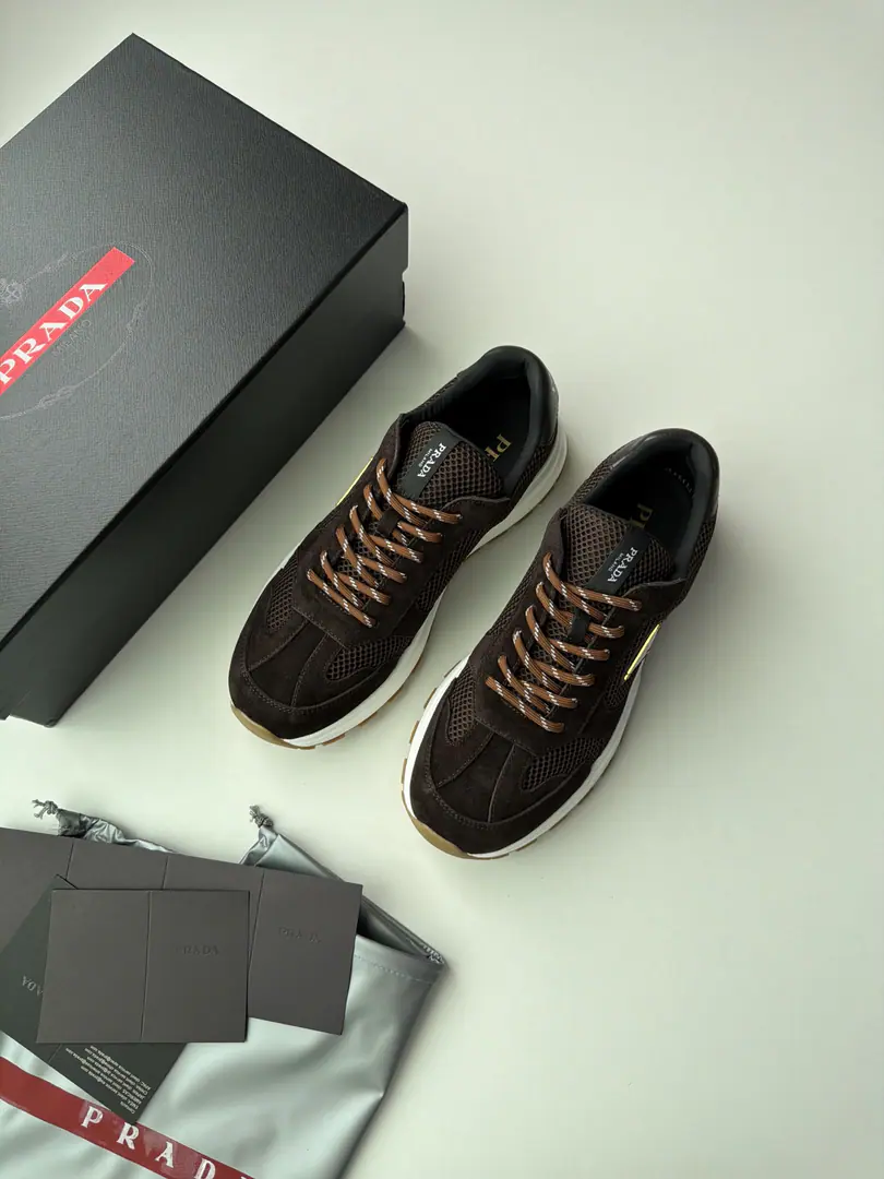 PHome sneakers are full of sports., Practical and modern., A pair of comfortable soles.. Reconstruct classic stylesPrax, I'm not sure.PradaLabel belt, badge shoelaces., Shoes are painted, eyes are pierced., Shoes with coatings, trigonometric metal logo, - I've got a shoe tongue.Prada, MilanoThe light-masked soles are dented..30Millimeter Shoe Bottom Codes: 39-45 Colours: Randal., White Bill, Blackmark, Curry Bill, Rannet, White Net, Rannet, Green Net, Ashnet