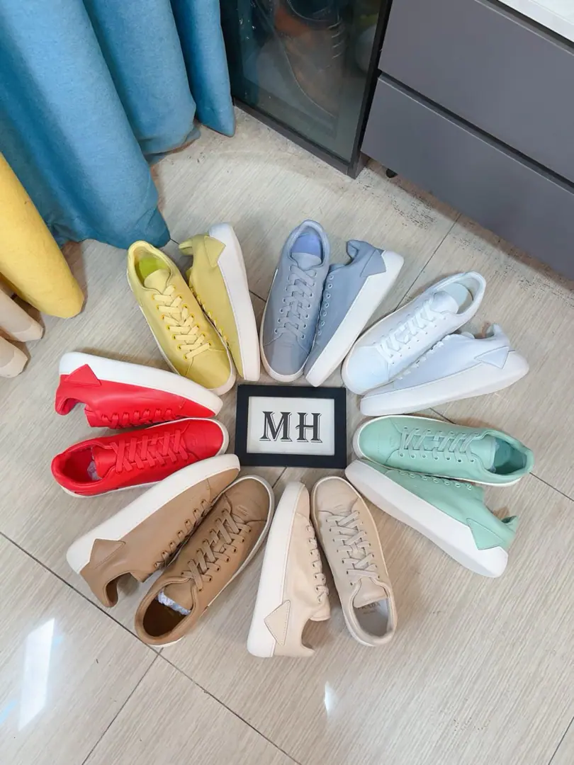 Get out of the factory.🌸🌸PRADAThe Prada couple's new., Original1:1Development, It's so soft and wrinkled.. The fabric is so soft and veal., The high-end soft sheep's skin., Couple money.35-44