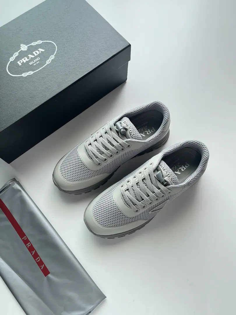 PHome sneakers are full of sports., Practical and modern., A pair of comfortable soles.. Reconstruct classic stylesPrax, I'm not sure.PradaLabel belt, badge shoelaces., Shoes are painted, eyes are pierced., Gold metal stamp on the side of the shoePrada Logo, - I've got a shoe tongue.Prada, MilanoThe light-masked soles are dented., The big bottom of the gum-cavated rubber., The multi-material impacting coloring is...Prada SportClassic design language for symmetry, Retro.90The times of the sport have come back.. Codes: 39-45 Colours: Black, Gray, Blue, White, Almond.