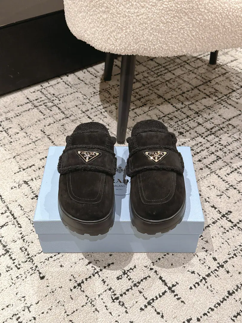 🏧𝐏𝐑𝐀𝐃𝐀The top triangle is Nironwalda, and the snow party is a big, dark, snow-headed metal gear.！ Fancy swirling cow refrigerates. In the blue wool of the Australian sheep./Foot. OriginaltpuRubber Bottom Size35-41 [40.41Custom]