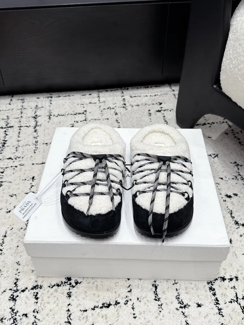 Prad*26/New lamb-fry snow boots. Half-drawn with a velvet belt. ♪ Bringing a sense of slobber and old winter ♪, Round-headed shoes with various types of feet, Wearing and strapping. Cross-loading., The good things are always the same as the design., The warmer signs are very low-key., I'm a outdoor worker and I'm a little bit of a little bit of a home-cooked.. The garbs are a unique design that is half-further., We're going to have to balance winter warmness with the tide., You're lazy and stylish., ♪ Take the feeling of the mood of the autumn winter ♪, It's a 100-packed warm shoe suit from winter.. ✔️Shoe.: Importing high-swilight cattle back-feathers ✔️Uchi.: The lamb's furs. ✔️Otsumi!: Original version to open ✔️size: 35-41Code（40, 41Code custom is not to be changed）