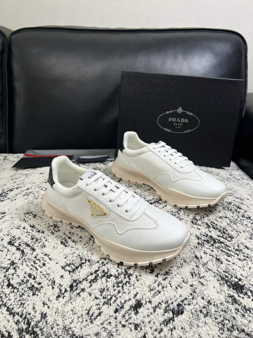 PRADA High Quality Top-level craft Prada. Synchronize cabinets Original plant configuration, Italian imports of original cow-coloured flour, I'll be comfortable importing watered cattle., Shoes under the sole.: The original factory is super comfortable with the original base., The original factory and the single. Codes 39-44（Sold 38 45 ）