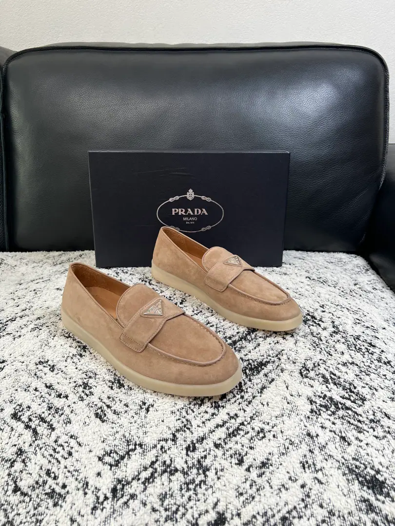 PRADA High Quality Top-level craft Prada. Synchronize cabinets Original plant configuration, Italian imports of original cow-coloured flour, I'll be comfortable importing watered cattle., Shoes under the sole.: The original factory is super comfortable with the original base., The original factory and the single. Codes 39-44（Make a reservation. 45 ）