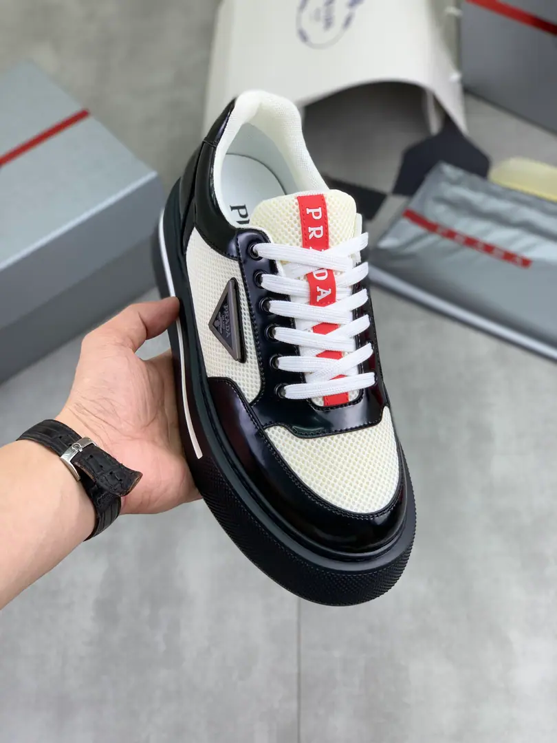 Plant prices 【Real value】The official couple is on the market., 🆘 Tide（Prada.Prada）The main pusher is the money., The front-hander's a fashion guy's shoe., Cow-faced.1: 1..Fashion is fine., The original imported cattle mats and feet inside the cow's skin.. The atmosphere is more adept and more strategizing., It'll turn the old mind around., You must be a fashionist.! You'll have to stay.! The high, the low and the comfortable., Work at high quality. Codes: 38-44 3️⃣Optional.