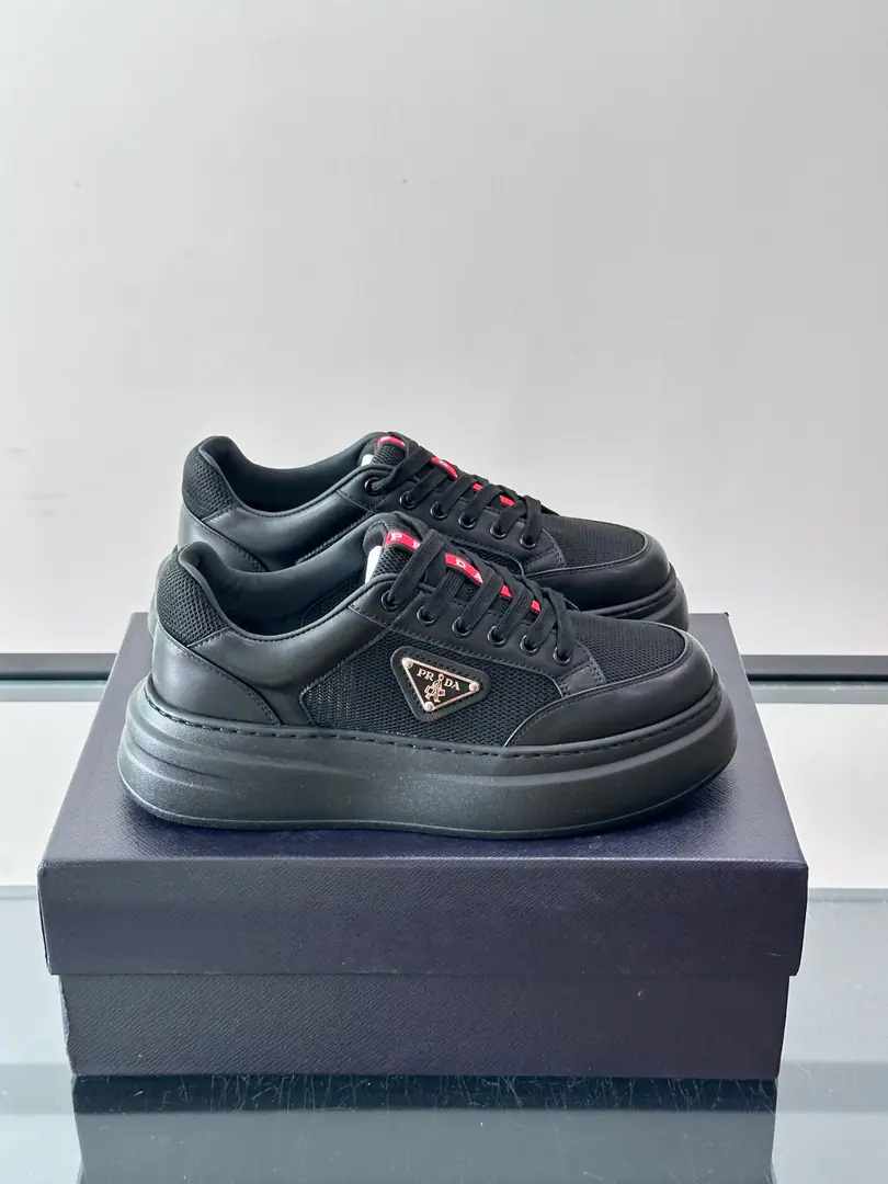 PradaThis is a colored sneaker., Use of leather+Networking, The physique is full.. Side trigonometricLogoIt's so well-known.✨, Dwelling rubber design, The grab and comfort are online., I wear a regular dress or a light exercise.OK！Janey has more details., Fashion is practical., ♪ And I'm gonna be a little more comfortable ♪～ size: 39-44（38.45Custom）