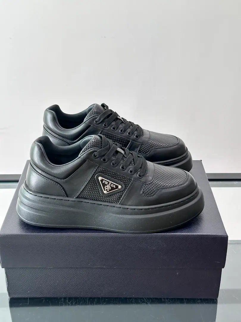 PradaThis is a colored sneaker., Use of leather+Networking, The physique is full.. Side trigonometricLogoIt's so well-known.✨, Dwelling rubber design, The grab and comfort are online., I wear a regular dress or a light exercise.OK！Janey has more details., Fashion is practical., ♪ And I'm gonna be a little more comfortable ♪～ size: 39-44（38.45Custom）