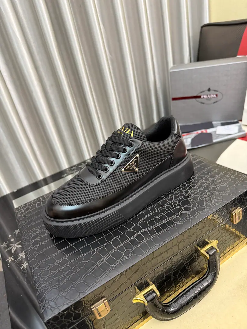 Get out of the factory.⌚⌚High Version A new, high quality.PRADA(Prada.)The cabinet is on the market., New men's shoes., 😘The fabric is for the head.. Uchi. Importing cattle and skins. 👍🏿High-end☄️- Open the slide-proof rubber floor., Fine line, Jane's atmosphere., The upper foot is comfortable., Leisure tourism. Codes:38One.44. （- It's a deal.45No re-election.）