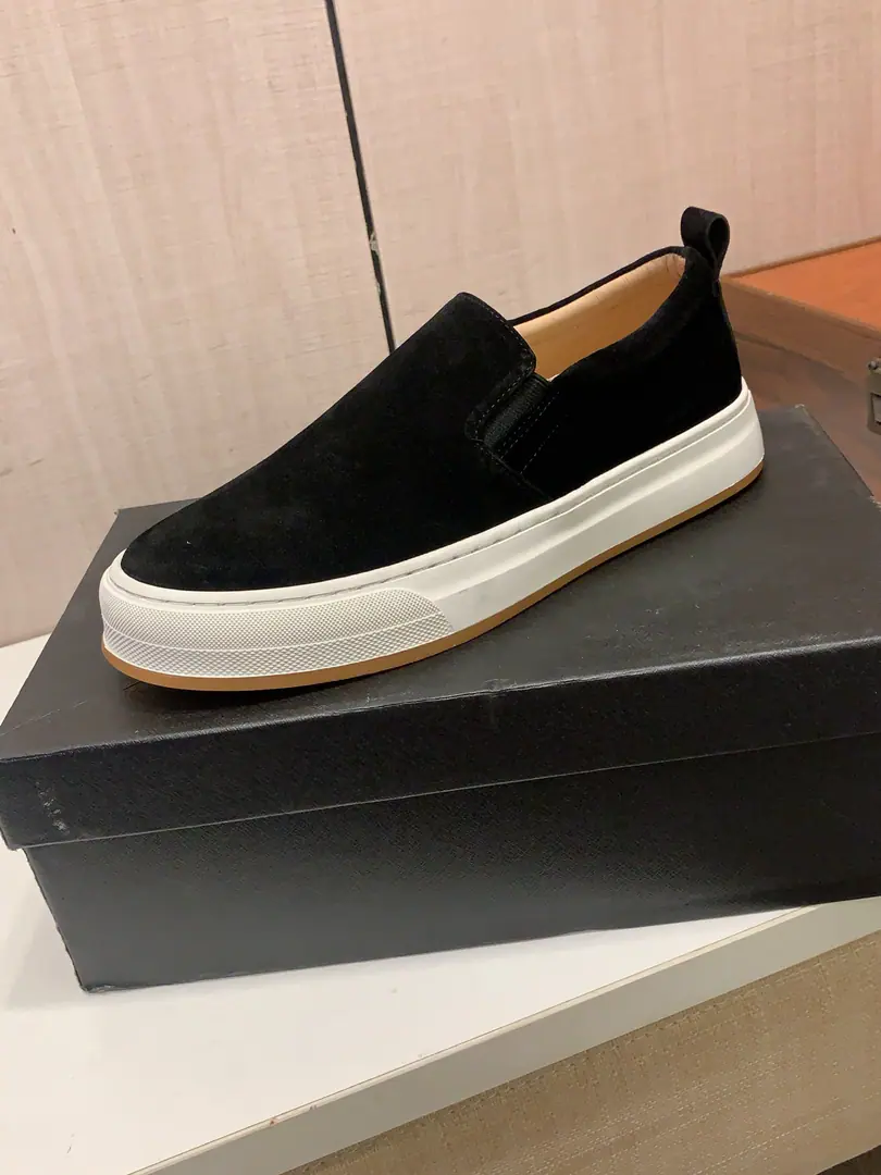 New paragraph: Plant 🎩🎩[Lightning.][Lightning.] 《 Prada.PRADA* 》 Latest•Blasted leisure shoes., Top brand[- Snack.]Luxury～Requisitions, Top～Quality. [John.]The shoe face is for imported cow-featur.➕A little pep talk, pony mat.（•）- Fine work.. The original fashion style is soft and rubber-resistant to smooth the bottom., The upper feet are soft and comfortable., Physical shoot🎬The real thing is better., Pull the strap. It's a little bit of glue., 2291Code: 38-44, Custom45.46. 3️⃣Colour Selection