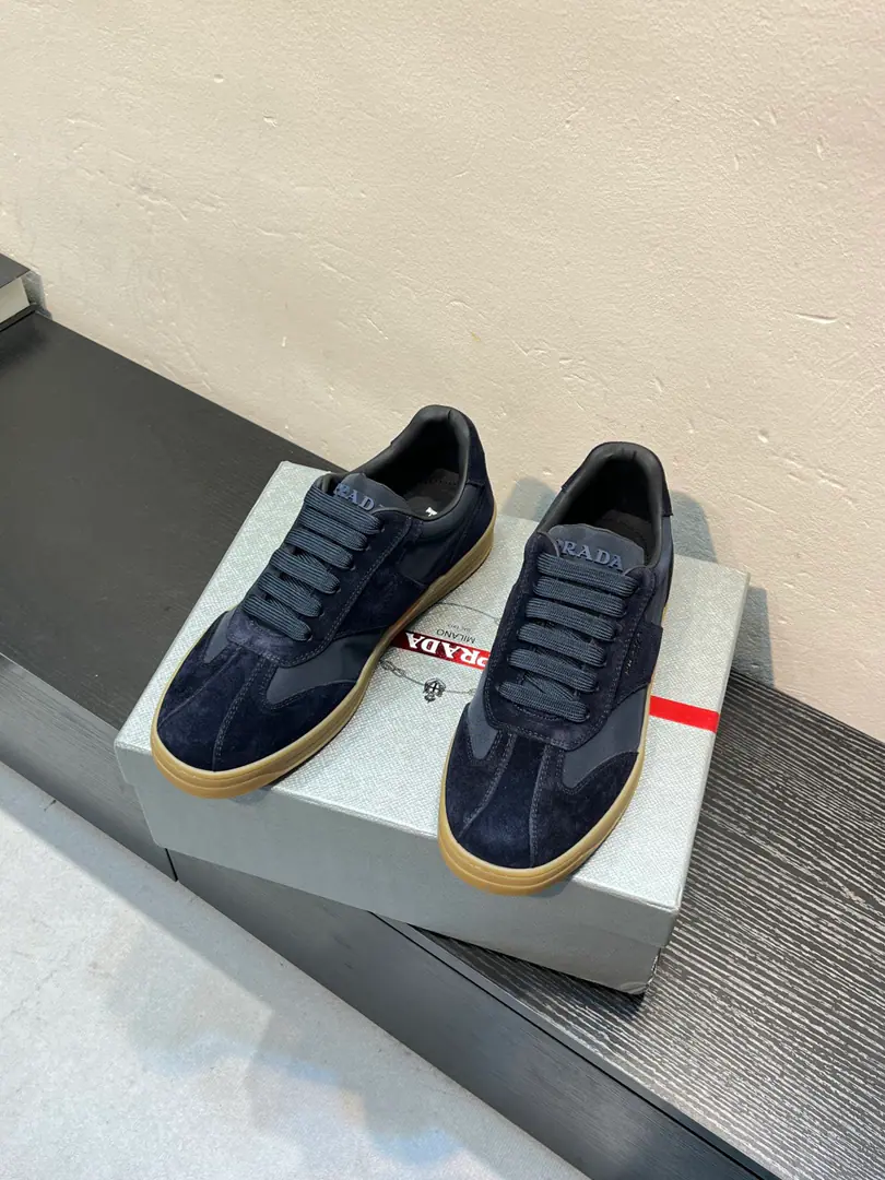 【PRADAPrada.】——The guy's shoe cabinet is a mess., Synchronise Action, 1High quality delivery✔️ Original cow skin, Skins and feet., 1🆚1Repeat, Original factory base, 38-45（45I'll make sure I don't change it.）