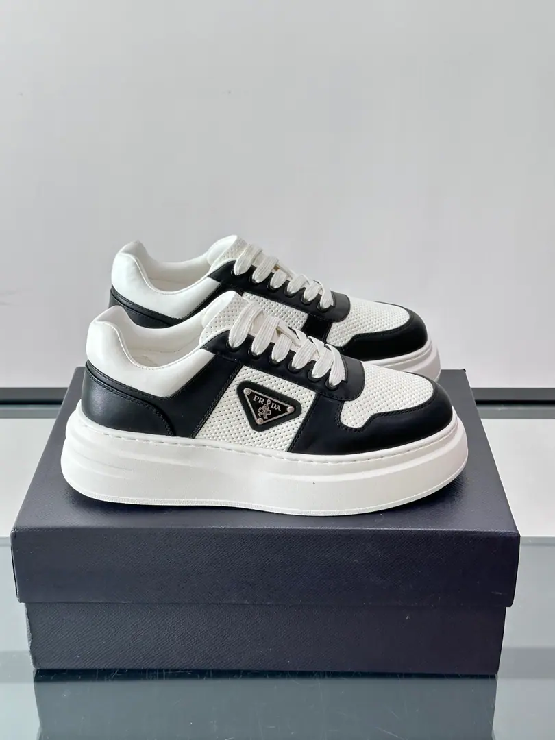 PradaThis is a colored sneaker., Use of leather+Networking, The physique is full.. Side trigonometricLogoIt's so well-known.✨, Dwelling rubber design, The grab and comfort are online., I wear a regular dress or a light exercise.OK！Janey has more details., Fashion is practical., ♪ And I'm gonna be a little more comfortable ♪～ size: 39-44（38.45Custom）