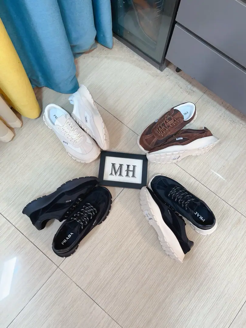 Get out of the factory.🌹🌹A new, high quality.prada(Prada.)The cabinet is on the market., New men's shoes., 😘The flour is selected for the surface net with drip-pee process.. Importing cattle and skins. 👍🏿High-end☄️- Open the slide-proof rubber floor., Fine line, Jane's atmosphere., The upper foot is comfortable., Leisure tourism. Codes:38One.44