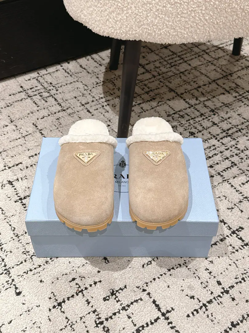 🏧𝐏𝐑𝐀𝐃𝐀The top triangle is Nironwalda, and the snow party is a big, dark, snow-headed metal gear.！ Fancy swirling cow refrigerates. In the blue wool of the Australian sheep./Foot. OriginaltpuRubber Bottom Size35-41 [40.41Custom]