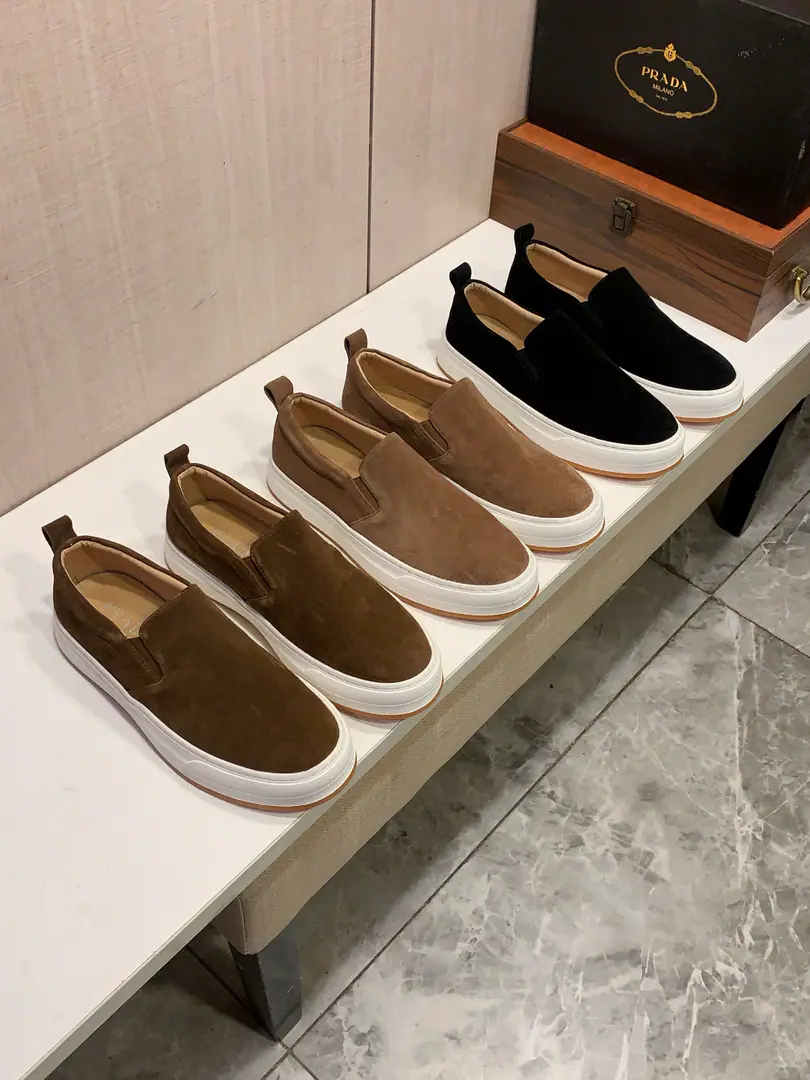 New paragraph: Plant 🎩🎩[Lightning.][Lightning.] 《 Prada.PRADA* 》 Latest•Blasted leisure shoes., Top brand[- Snack.]Luxury～Requisitions, Top～Quality. [John.]The shoe face is for imported cow-featur.➕A little pep talk, pony mat.（•）- Fine work.. The original fashion style is soft and rubber-resistant to smooth the bottom., The upper feet are soft and comfortable., Physical shoot🎬The real thing is better., Pull the strap. It's a little bit of glue., 2291Code: 38-44, Custom45.46. 3️⃣Colour Selection