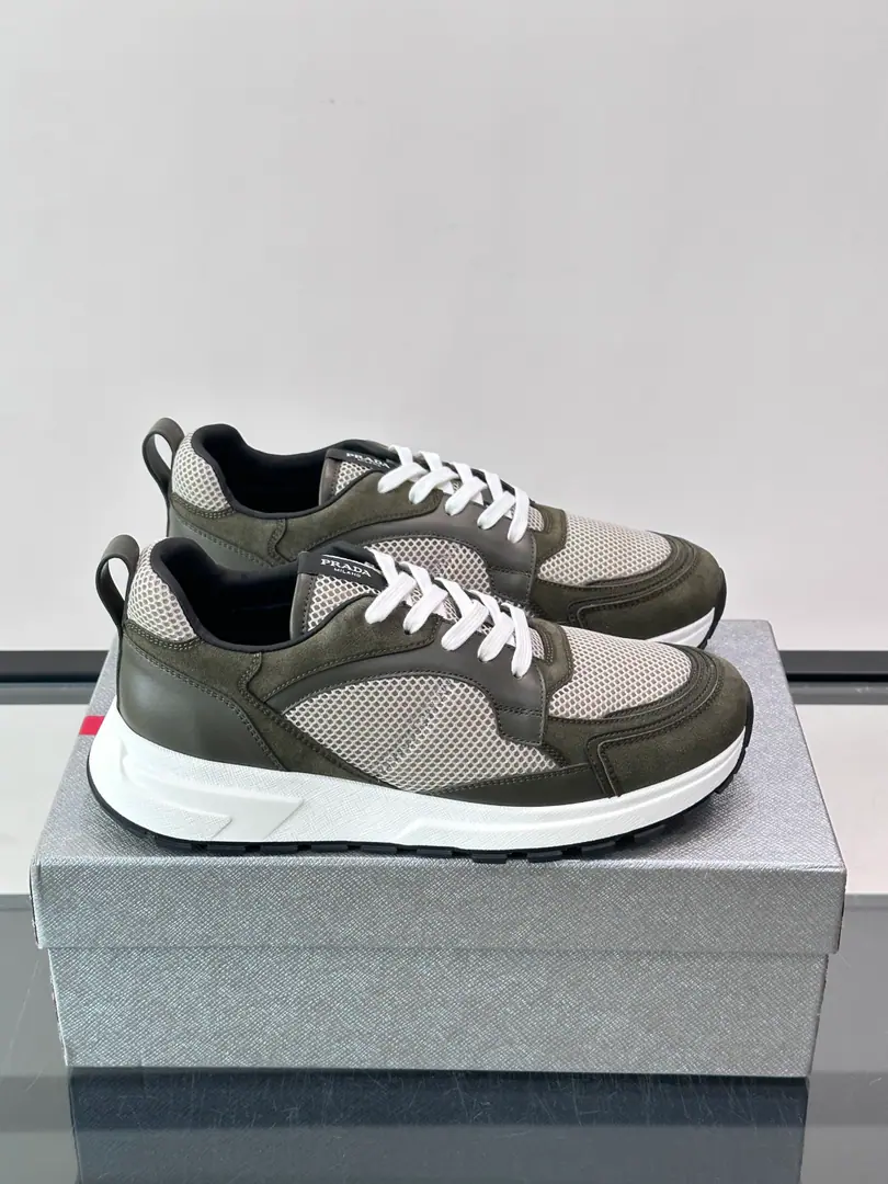 👟PradaNebula sneakers, Use airnet+Leather Collapse, Janey has a sense of understanding.✨, White rubber soles are comfortable and durable., I wear a regular dress or a light exercise.OK！Both the tongue and the side of the shoe.PradaMarking, Full Details, Fashionable and practical, The Tide Man needs a single item.！💙 size: 39-45