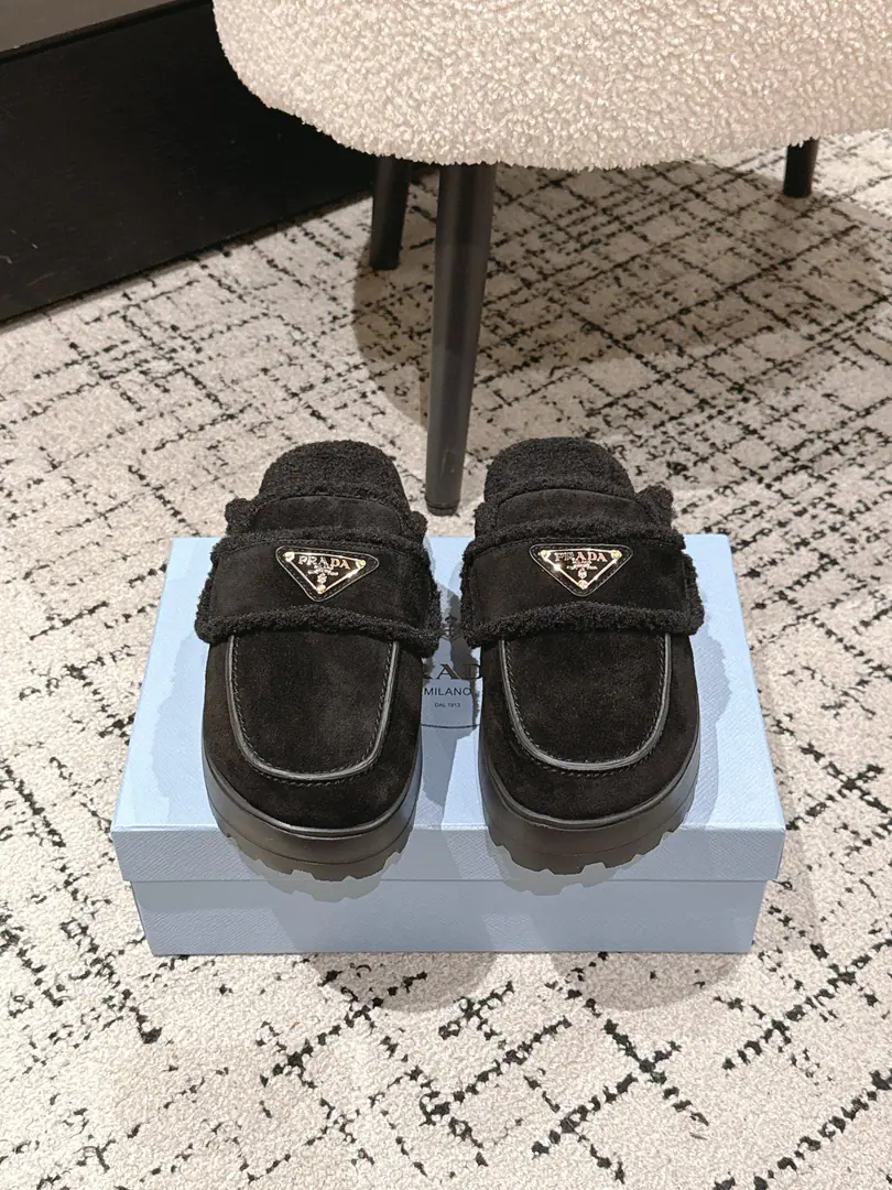 🏧𝐏𝐑𝐀𝐃𝐀The top triangle is Nironwalda, and the snow party is a big, dark, snow-headed metal gear.！ Fancy swirling cow refrigerates. In the blue wool of the Australian sheep./Foot. OriginaltpuRubber Bottom Size35-41 [40.41Custom]