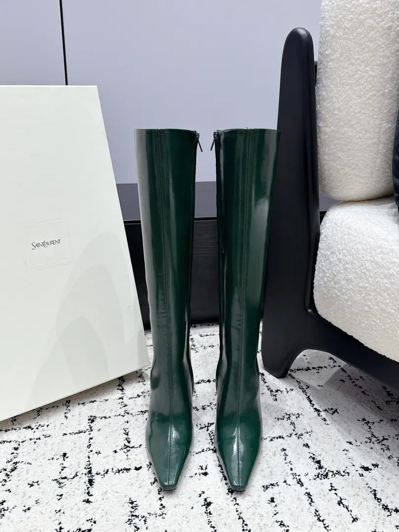 Saint Lauren* 26/ The new early autumn. Pointy and boots. YSLClassic high-head boots., My sister is a war boot.✨Slash-pointed stretching of legs, Xiao Gao and his own strong air field, It's a good light., Trailer-tempered leg-style., No leg muscles., The side zipper is out of the question., The coat., A leather coat., You know, a suit and a dress and a movie filter., All the commuting dinners.holdStay., It's the big lady.. ✔️Fabulous.: Bullskins. ✔️Uchi.: Bullskins. ✔️Otsumi!: Italian imports are so thick. ✔️He's tall.: 10.5cm ✔️Size: 35-42（40 41 42Do it.）