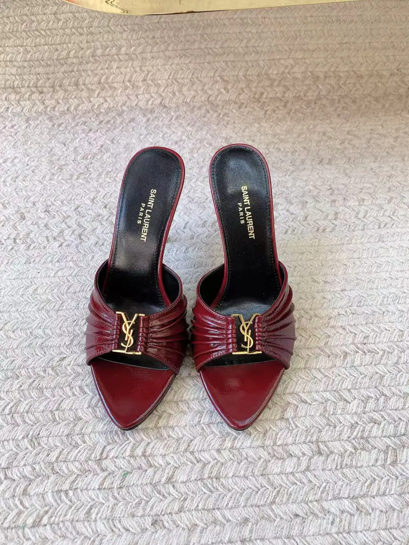 Saint LaurentSt. Roland's.YSLThe classic high-end heel sandals. A super-super-fired piece of hardware buttons for every page of our family is to be modeled.1:1Custom！The size and quality are exactly the same as the original.✔️ Shoe-faced material: Use cow skin./Painted skin. Real sheep in there., ♪ To scurry for soft, soft sheep, Shoes' soles are original.1:1Customizes the skin., It's perfect., And the upper foot is very good., Nice feet., And whether you're wearing jeans or not,, Little suit., The dress., It's a natural match., Full package for the originals He's tall.: It's flat./Floor1cmFlat/6cm/9cm Italy is a big-ass country. Size: 35-41（40, 41, 42Custom）