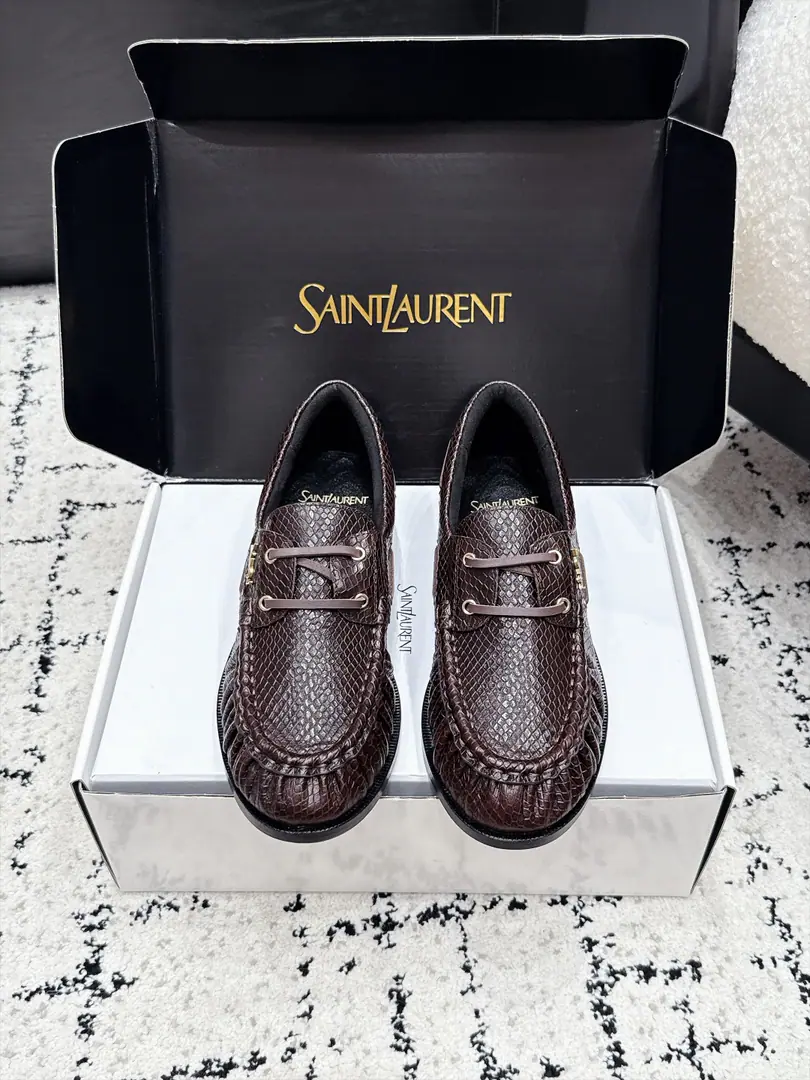 Men Saint LaurentSaint Roland. 26/ New morning and autumn, I'm going to be a big fan of the Bean-Fook shoes. Saint Roland.YSLLeFou Doudous Shoes, Continue brand French style. The details of the wrinkles are fine.. - Oh, Pete., The ploughed cattle skin is optional., The soles of the flat and comfortable shoes., It's a combination of face and reality., Suitable suit., Tsk., Half skirt., Unlock the locks and put them on.. ✔️Fabulous.: Shea skin grinding sands./Counter-featur. ✔️Uchi.: Lamb skin. ✔️Otsumi!: Original Open Template Custom Bottom ✔️Size: 34-47（Women34 41 42 43 Men38 45 46 47Do it.）