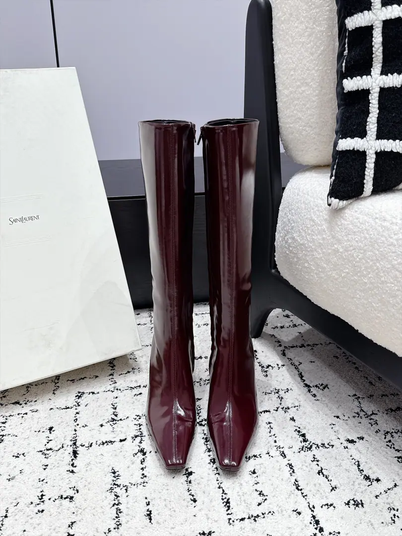 SAINT LAURENT Saint Roland.26/ New paragraph Bold and long boots. These.YSLThe high boots are really French.！Soft Fly Flush Skin, The little tip is a pair of ancient and ancient., Just walk steady.. The boot clippings are specially modified for the calve line., Side zipper is easy to get out of.. With coats., Fashion., Long dress., She's gentle and she's a big girl.. ✔️Fabulous.: Bullskins. ✔️Uchi.: Bullskins. ✔️Otsumi!: That's a big one. ✔️He's tall.: 8.5cm ✔️Size: 35-42（40 41 42Do it.）