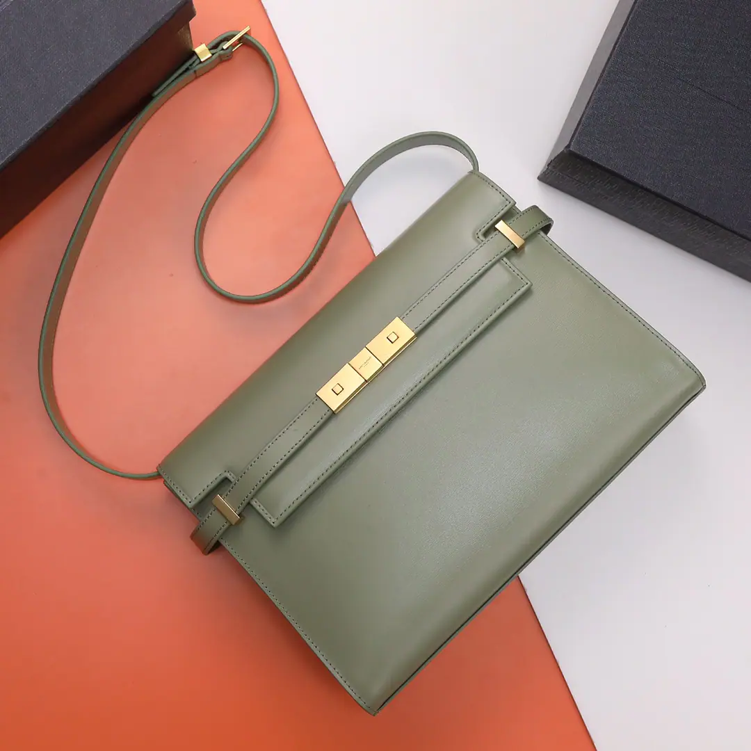 P✅【I'm taking a picture of the background.】👏Special Class List👏🌈 𝑴𝒂𝒏𝒉𝒂𝒕𝒕𝒂𝒏 🌻29cm💫💫Manhattan 2020The latest bag is the manhattan stick., - It's a classic.logo, Instead of a low-profile, simple design style, It's a little like...HKelly from the house., It smells like retro.！Business➕The combination of leisure., All in all, it's a hundred.！You can hold it., It can be single or slashed., A pack of them., Meet the business lady., And I'm happy with the girl's leisure.！The carefully chosen Italian toothpicked cow skin., Perfect line of work., The fine hardware has made the whole bag smell of high-end.！ Model: 579271Dimensions: 29x20.5x7cm