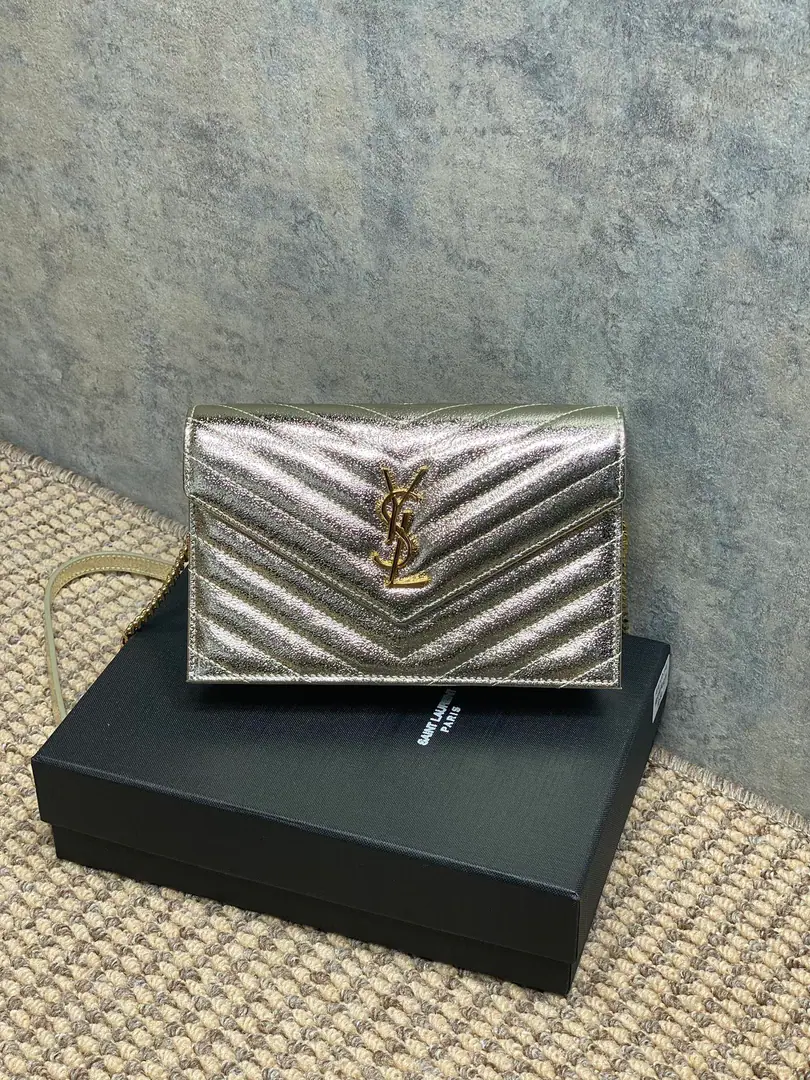 P YSLSaint Roland. A caviar striped bag. With a stripable shoulder belt. But as a handbag 6A knob. 1A zipper coin bag. 1A paper-coin layer. - It's a practical payment. Dimensions19×12.5×4 Encoding441974