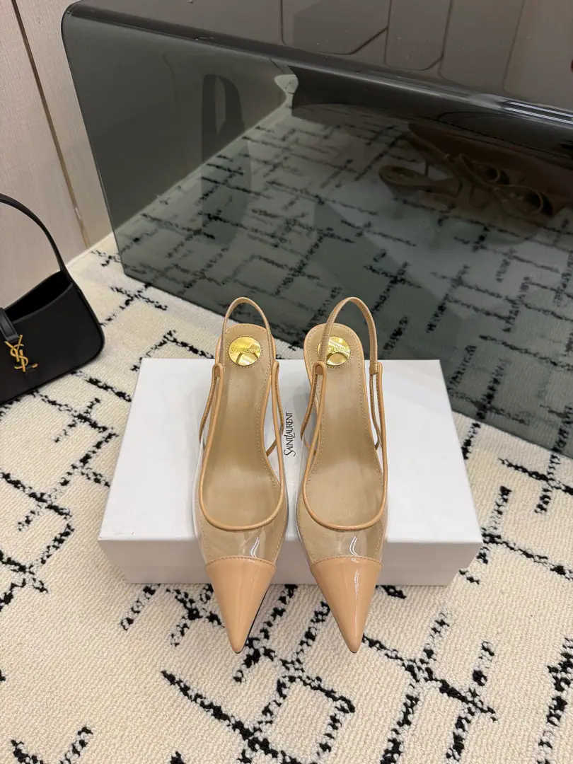 Top QualitySaint Laurent / Saint Roland.LeeYSLThe beauty of my sister is San Roland, the human being. RoseThe same heels and sandal slippers are well-modified., Luxury metal chains These years...SLPIt's the high heels that get to understand the embarrassing impression of women who have gone to the market.ysl- A beautiful sandal slipper. Shoe.: - The paint film. Shoes under the sole.: That's a big one. Size: 35-42(40-42Customize or not change)