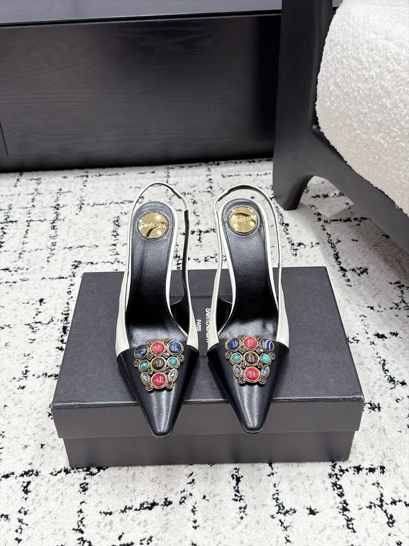 Saint Laurent / Holy*Lang YSL Manau's hardware. Heel heels. The sharp line of the head with its own regent grace field.. The classic black and white colored atmosphere is stable., The yellow and the yellow and the bright and the bright and the bright., You can fit both styles easily with your daily clothes.. The straps are designed to keep their shoes firmly in place., And you can stretch your ankles visually., A foot of a delicate bone.. Proportion of stump-headed shoes naturally extending their legs, It's a fine match., ♪ And walk with the smell of a woman who sways her feet ♪, I can do a commuting date.holdStay.. ✔️Shoe.: Bullskins. ✔️Uchi.: Lamb skin. ✔️Otsumi!: That's a big one. ✔️He's tall.: 10.5cm ✔️size: 35-42Code（40 41 42Custom without re-offer）