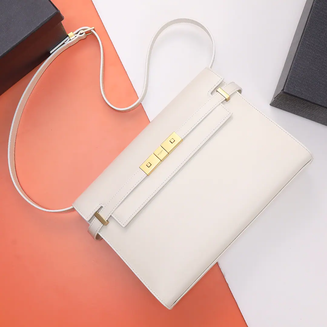 P✅【I'm taking a picture of the background.】👏Special Class List👏🌈 𝑴𝒂𝒏𝒉𝒂𝒕𝒕𝒂𝒏 🌻29cm💫💫Manhattan 2020The latest bag is the manhattan stick., - It's a classic.logo, Instead of a low-profile, simple design style, It's a little like...HKelly from the house., It smells like retro.！Business➕The combination of leisure., All in all, it's a hundred.！You can hold it., It can be single or slashed., A pack of them., Meet the business lady., And I'm happy with the girl's leisure.！The carefully chosen Italian toothpicked cow skin., Perfect line of work., The fine hardware has made the whole bag smell of high-end.！ Model: 579271Dimensions: 29x20.5x7cm